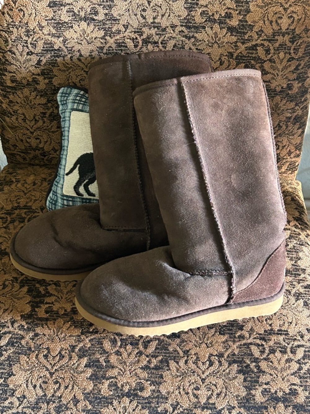 UGG. Classic Brown Suede Winter Boots SIZE 7